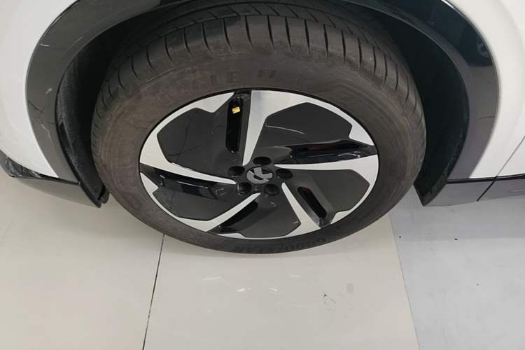 Used Nio EC6 2025 75 kWh Left Front Wheel Hub