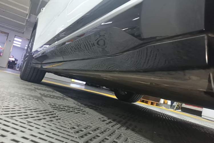 Used Nio EC6 2025 75 kWh Left Side Sill