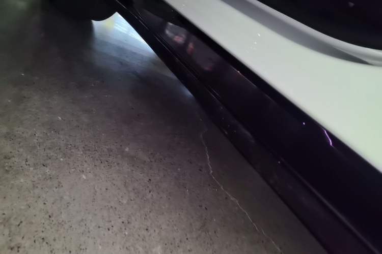 Used Nio EC6 2025 75 kWh Left Side Sill