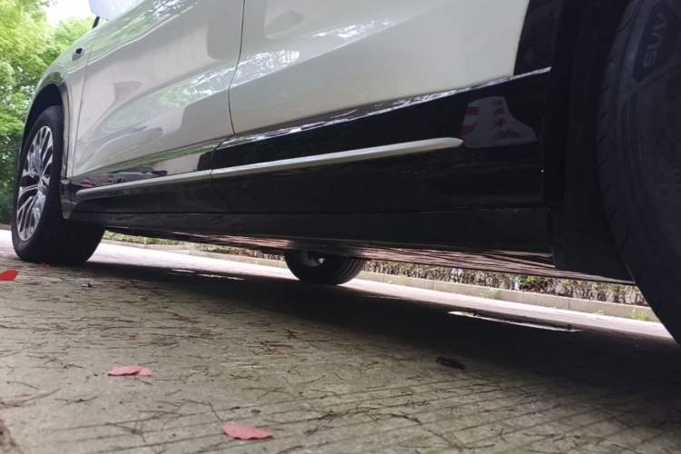 Used Nio EC6 2025 75 kWh Left Side Sill