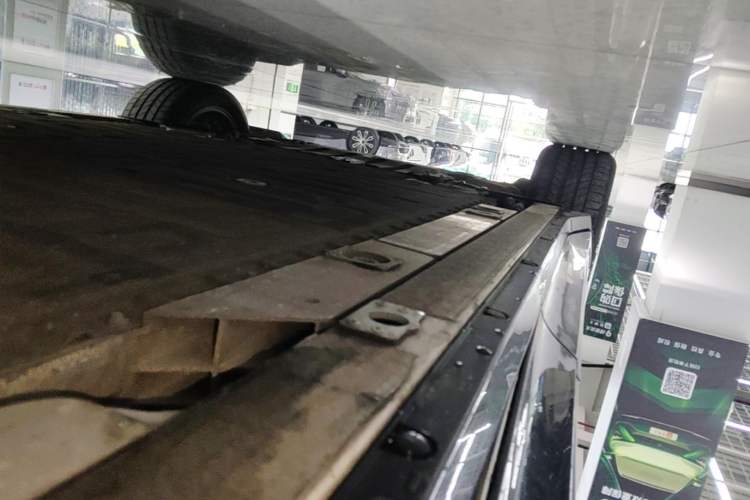 Used Nio EC6 2025 75 kWh Left Side Sill