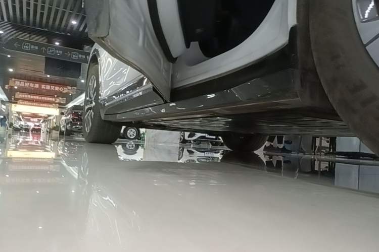 Used Nio EC6 2025 75 kWh Left Side Sill