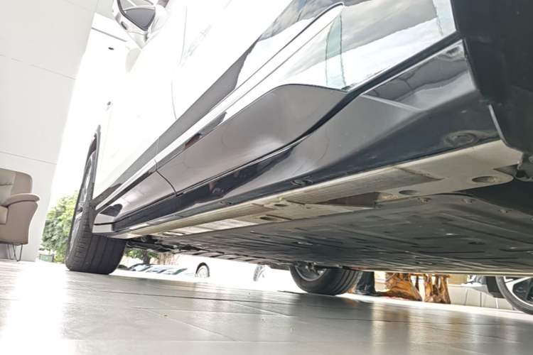 Used Nio EC6 2025 75 kWh Left Side Sill