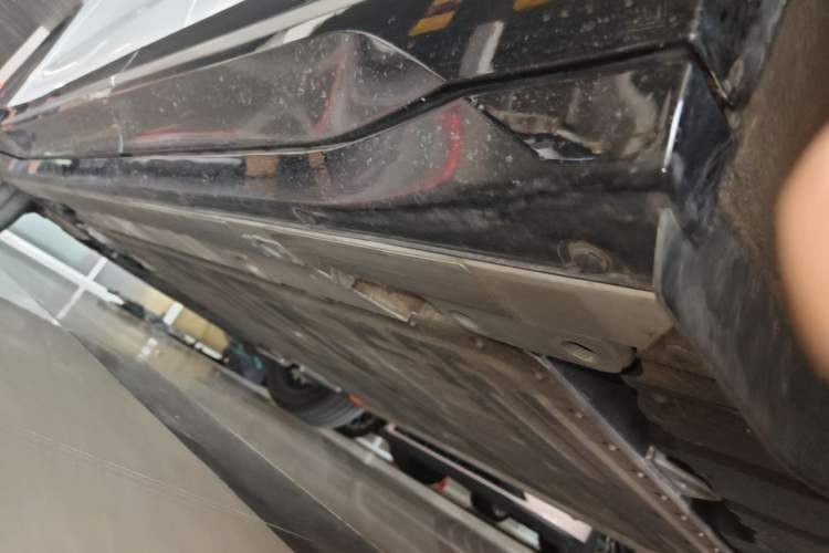Used Nio EC6 2025 75 kWh Left Side Sill