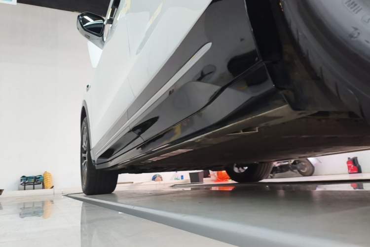 Used Nio EC6 2025 75 kWh Left Side Sill