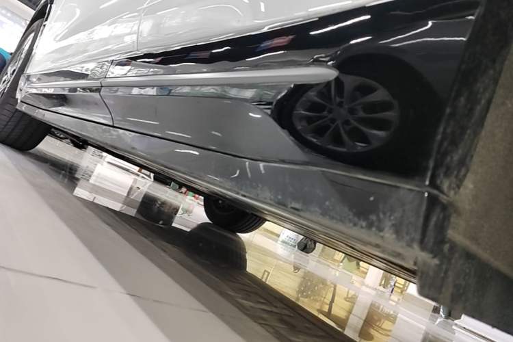 Used Nio EC6 2025 75 kWh Left Side Sill