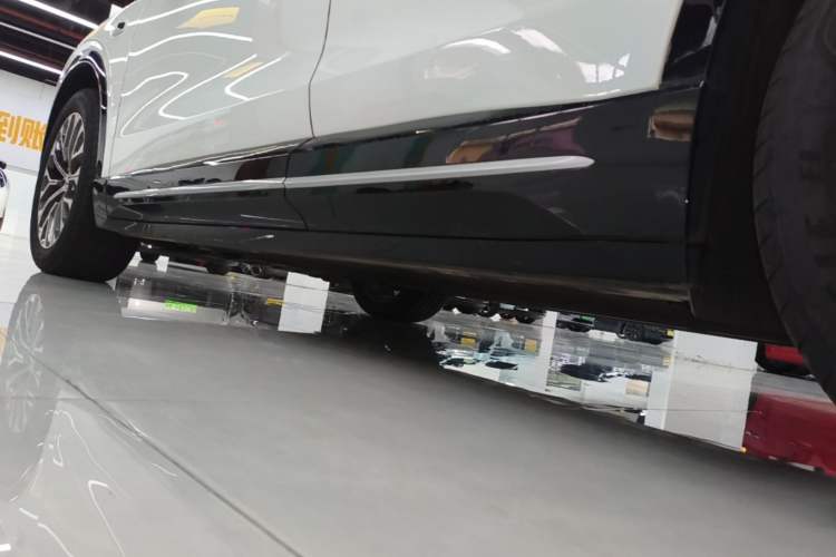 Used Nio EC6 2025 75 kWh Left Side Sill