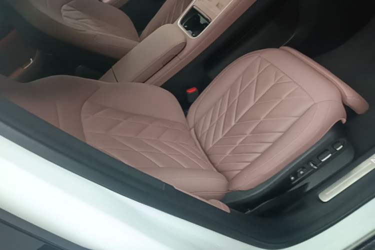 Used Nio EC6 2025 75 kWh Right Front Seat