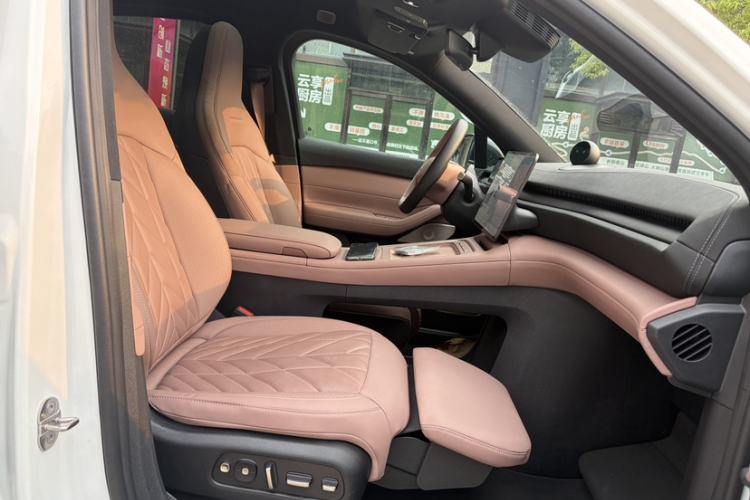 Used Nio EC6 2025 75 kWh Right Front Seat