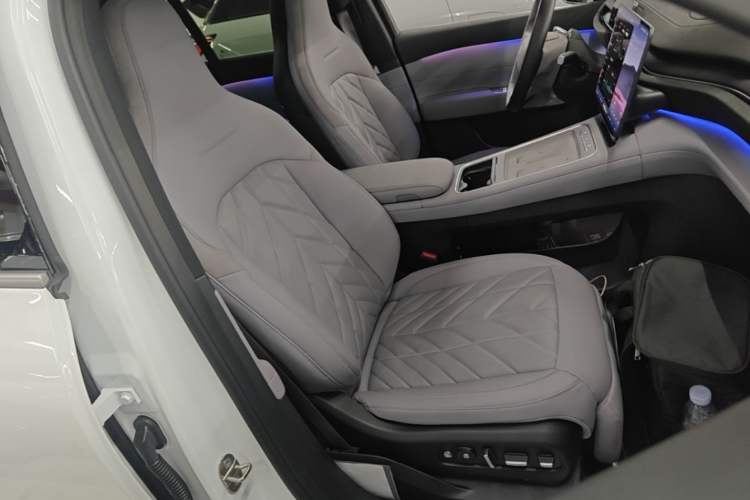 Used Nio EC6 2025 75 kWh Right Front Seat