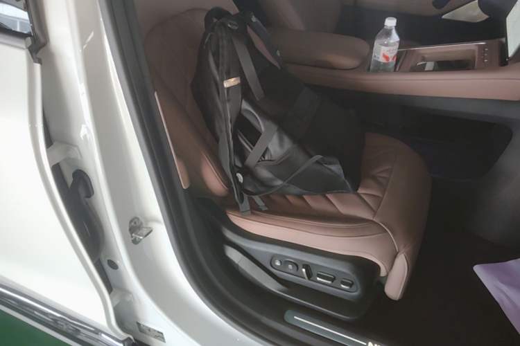Used Nio EC6 2025 75 kWh Right Front Seat