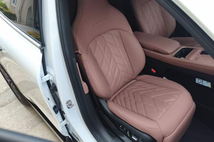 Used Nio EC6 2025 75 kWh Right Front Seat
