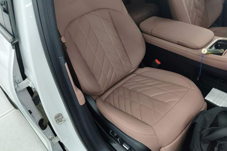 Used Nio EC6 2025 75 kWh Right Front Seat