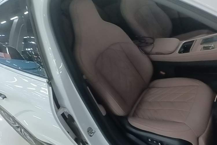 Used Nio EC6 2025 75 kWh Right Front Seat
