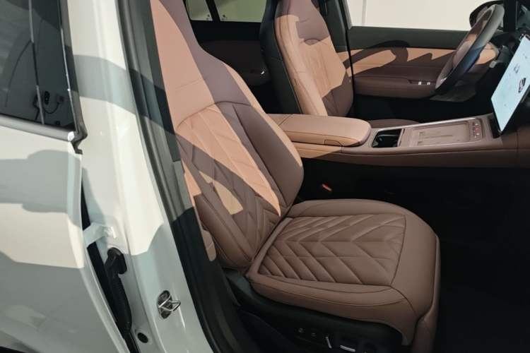 Used Nio EC6 2025 75 kWh Right Front Seat