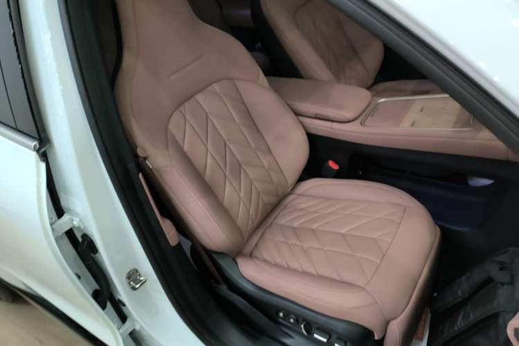 Used Nio EC6 2025 75 kWh Right Front Seat