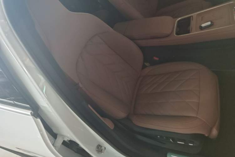 Used Nio EC6 2025 75 kWh Right Front Seat