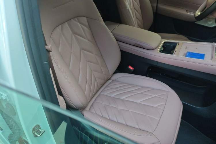 Used Nio EC6 2025 75 kWh Right Front Seat