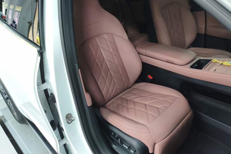 Used Nio EC6 2025 75 kWh Right Front Seat