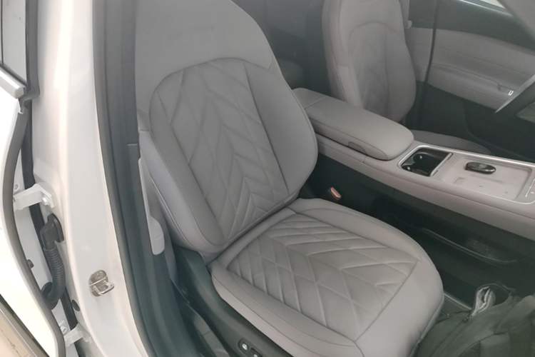 Used Nio EC6 2025 75 kWh Right Front Seat