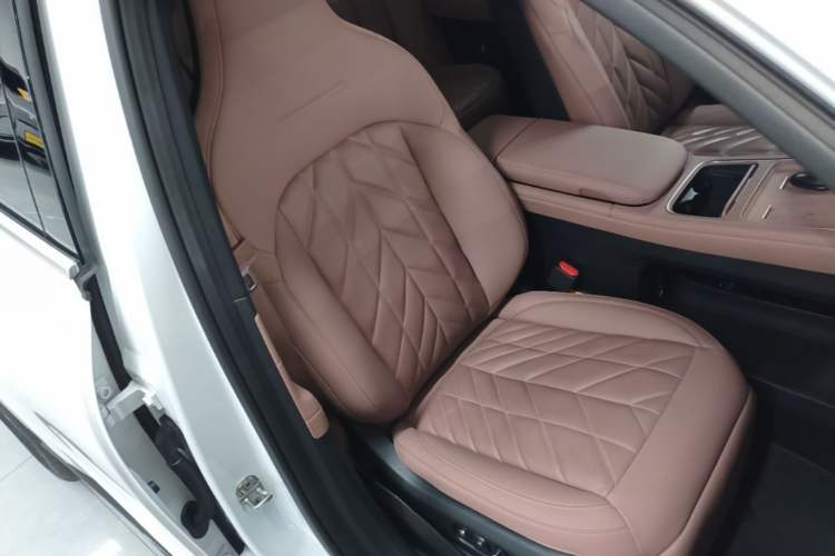 Used Nio EC6 2025 75 kWh Right Front Seat