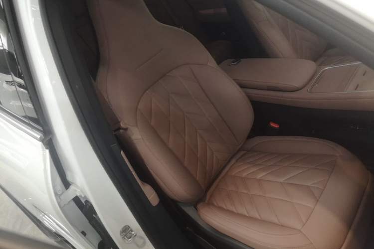 Used Nio EC6 2025 75 kWh Right Front Seat