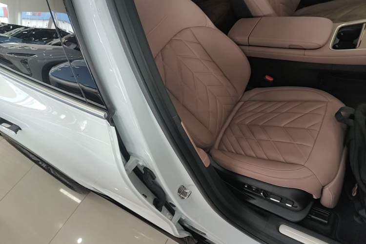 Used Nio EC6 2025 75 kWh Right Front Seat