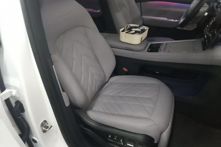 Used Nio EC6 2025 100 kWh Right Front Seat