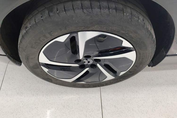 Used Nio EC6 2025 75 kWh Right Rear Wheel Hub