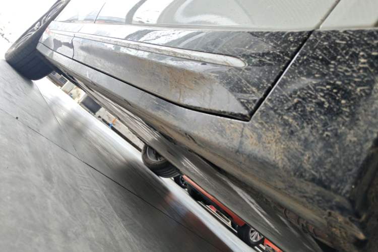 Used Nio EC6 2025 75 kWh Right Side Sill