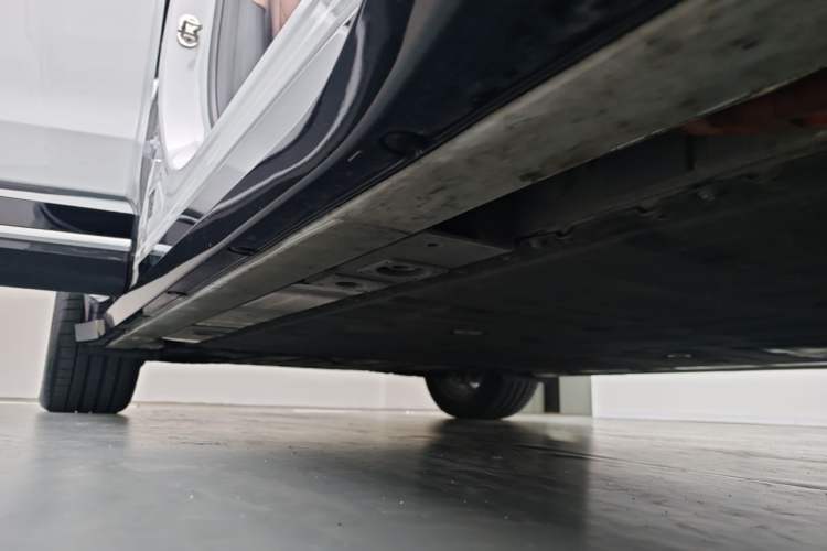 Used Nio EC6 2025 75 kWh Right Side Sill
