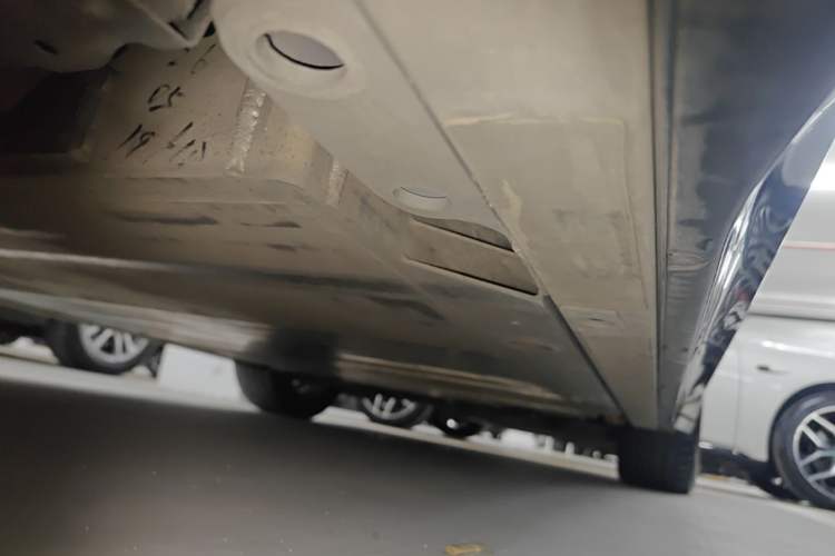 Used Nio EC6 2025 75 kWh Right Side Sill