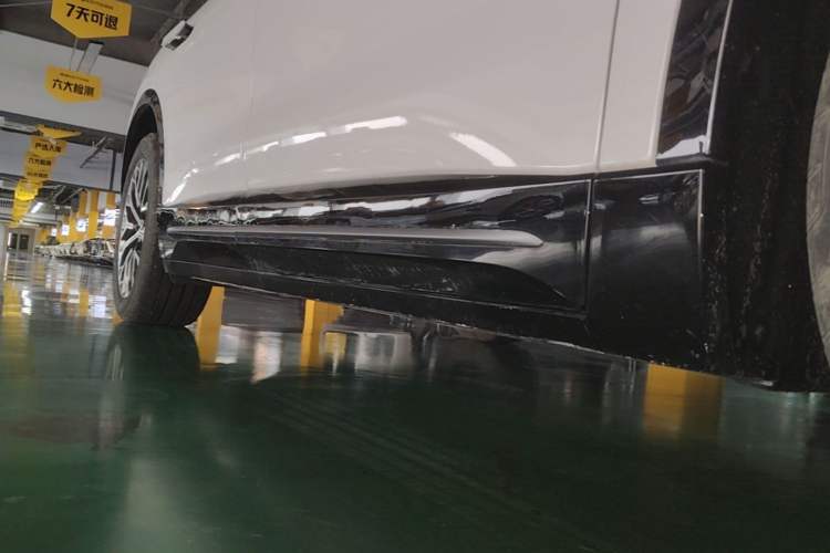 Used Nio EC6 2025 75 kWh Right Side Sill