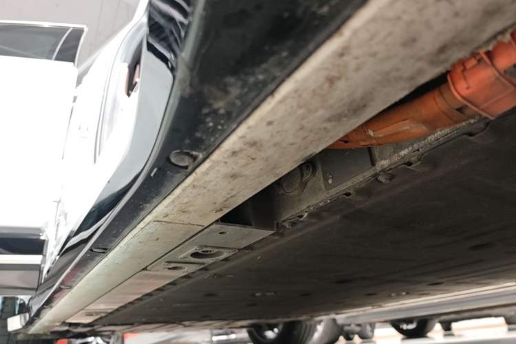 Used Nio EC6 2025 75 kWh Right Side Sill