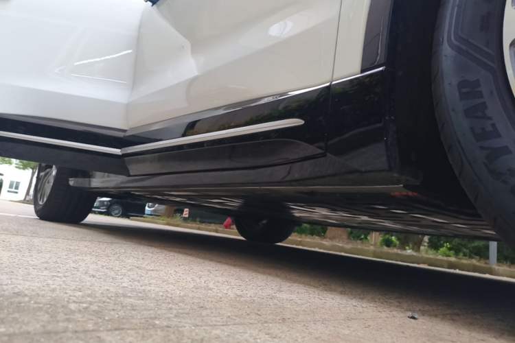 Used Nio EC6 2025 75 kWh Right Side Sill