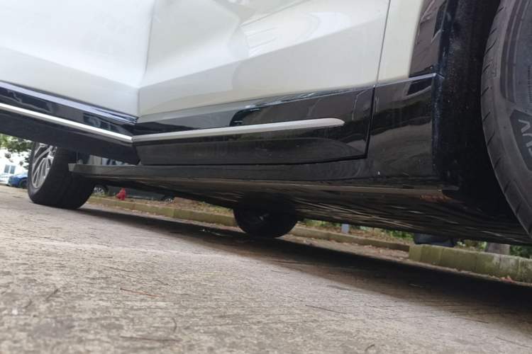 Used Nio EC6 2025 75 kWh Right Side Sill