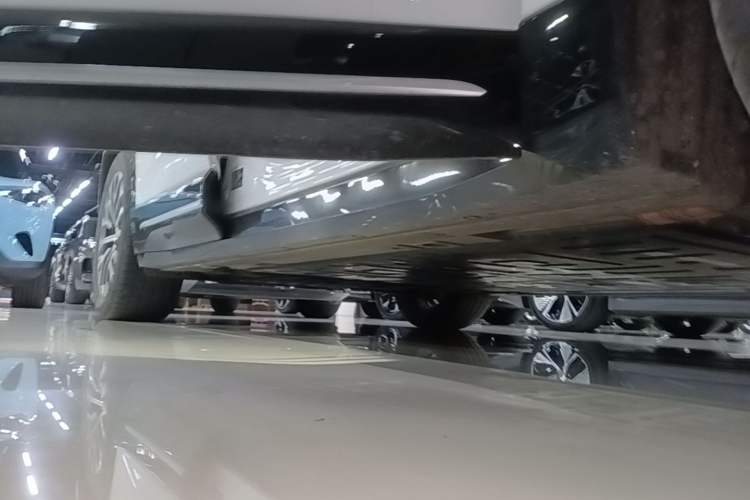 Used Nio EC6 2025 75 kWh Right Side Sill