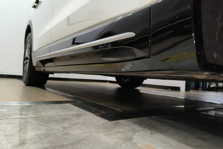 Used Nio EC6 2025 75 kWh Right Side Sill