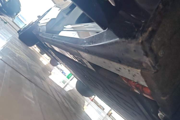 Used Nio EC6 2025 75 kWh Right Side Sill