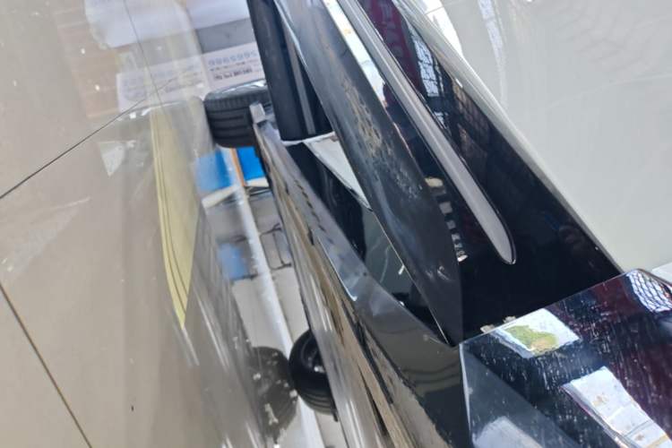 Used Nio EC6 2025 75 kWh Right Side Sill