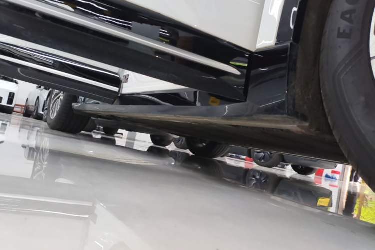 Used Nio EC6 2025 75 kWh Right Side Sill