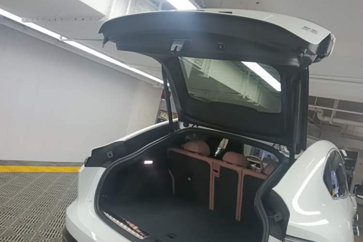 Used Nio EC6 2025 75 kWh Trunk