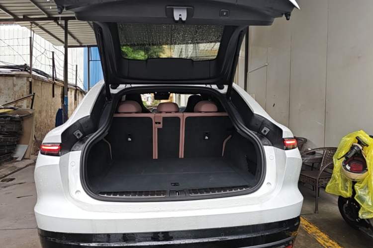 Used Nio EC6 2025 75 kWh Trunk