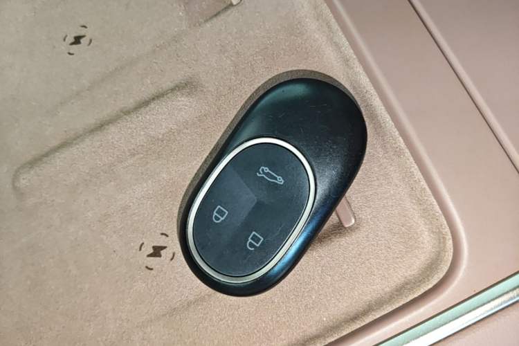 Used Nio EC6 2025 75 kWh Vehicle Key