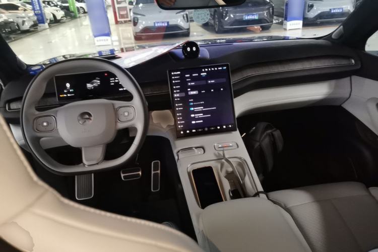 Used Nio EC7 2023 75 kWh Center Console