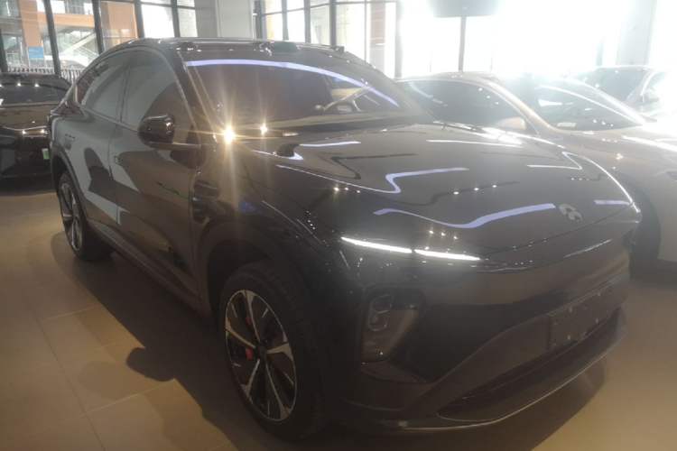 Used Nio EC7 2023 75 kWh Front Right 45 Deg