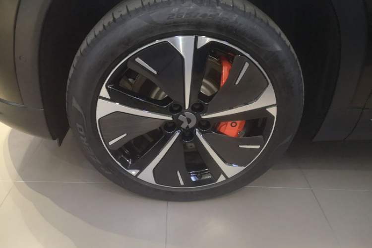Used Nio EC7 2023 75 kWh Left Front Wheel Hub