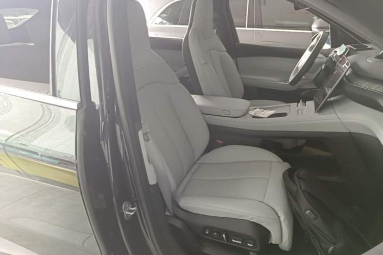 Used Nio EC7 2023 75 kWh Right Front Seat