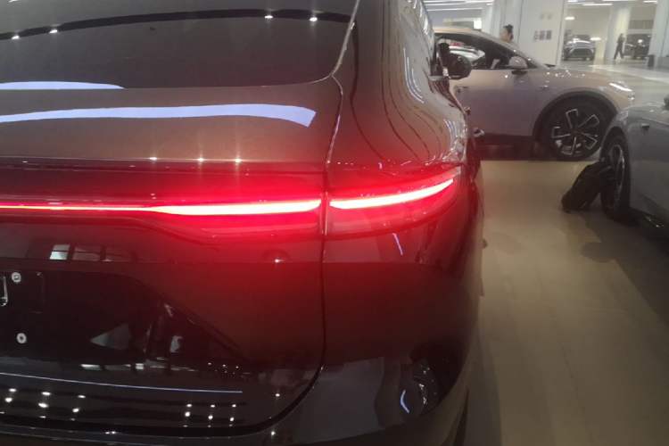 Used Nio EC7 2023 75 kWh Right Rear Taillight