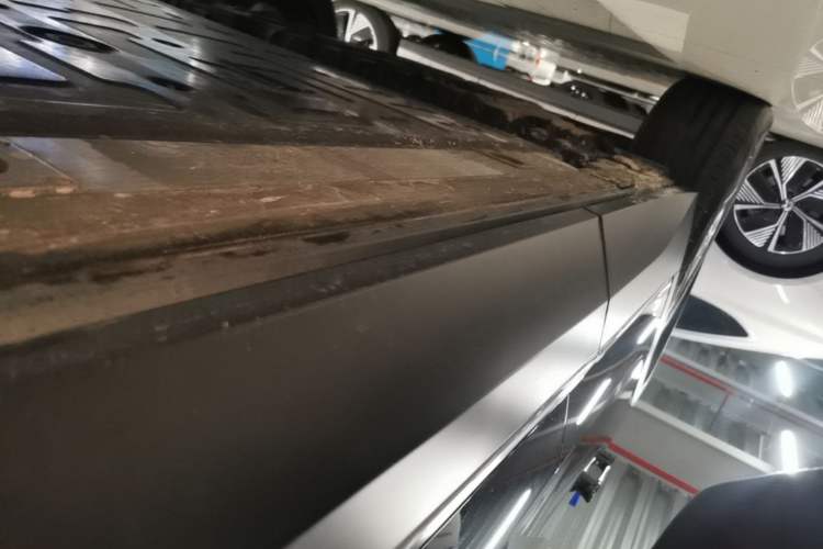 Used Nio EC7 2023 75 kWh Right Side Sill
